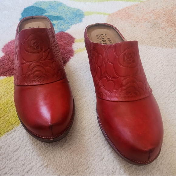 L'Artiste by Spring Step Bande Embossed Leather Clog Red Sz 40 - Picture 3 of 8